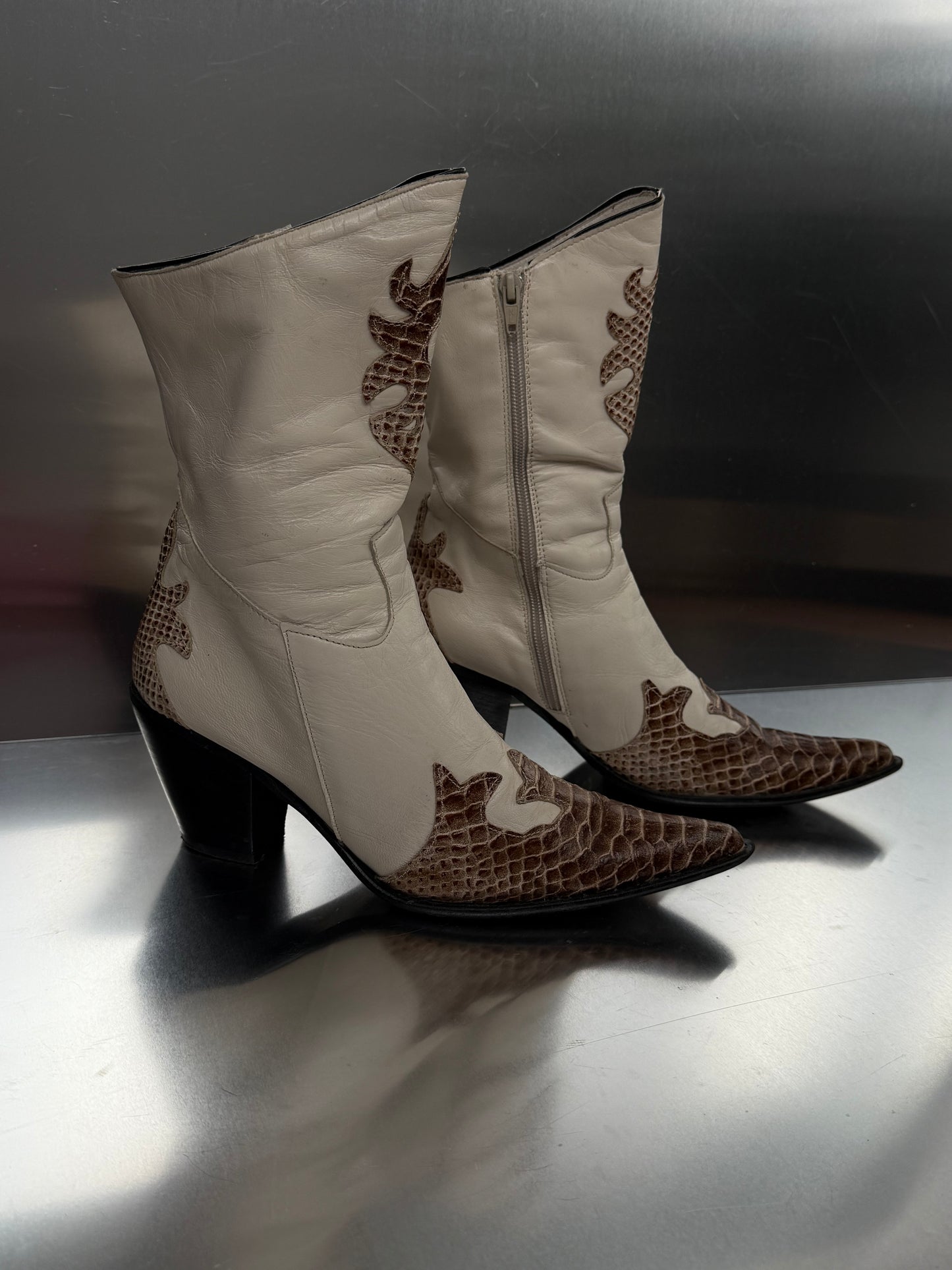 Vintage Leather Cowboy Boot - TWINKLING GLOBAL