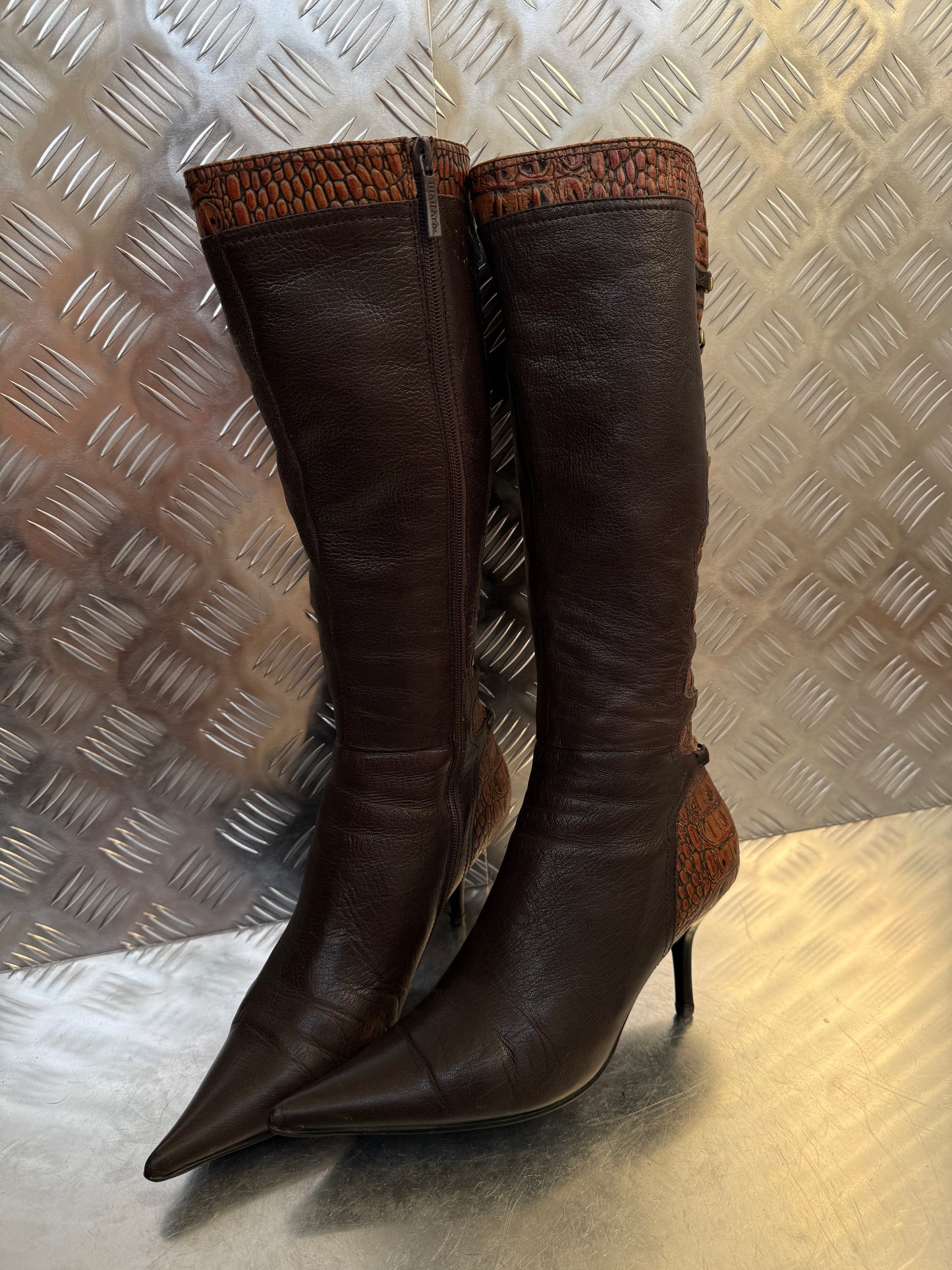 Vintage brown leather high-heel boots with croc-effect trim Twinkling Global