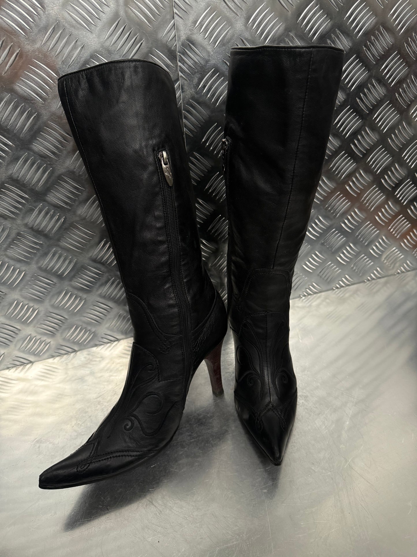 Vintage Black Leather Embroidered Boots TWINKLING GLOBAL