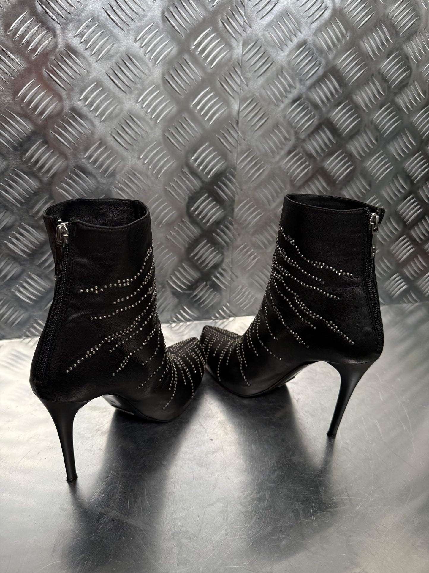 Vintage Shy leather studded ankle boots Twinkling Global