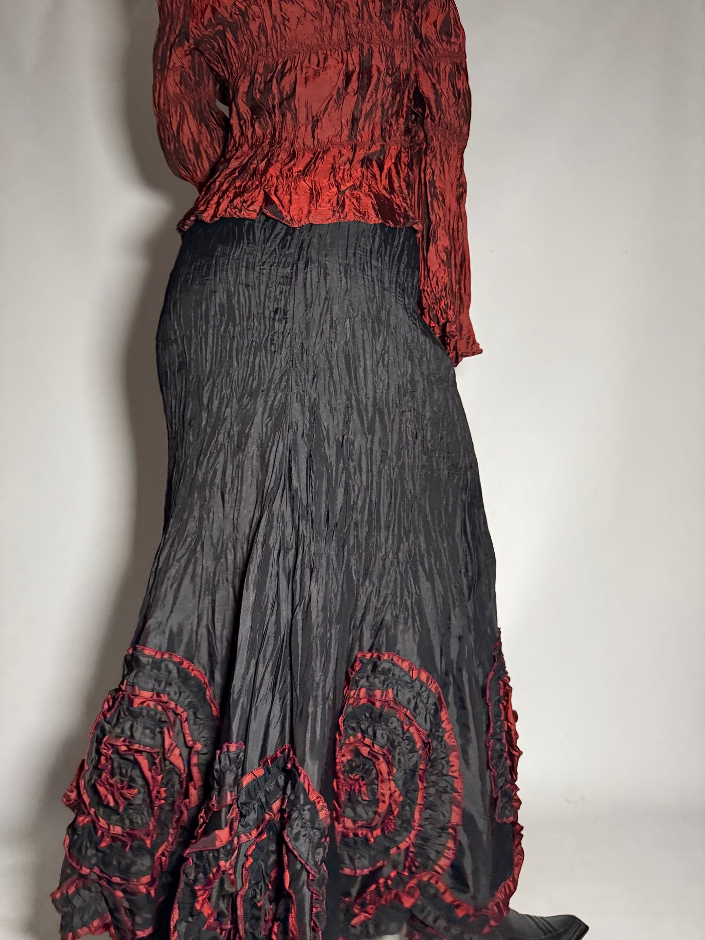 Gothic Black Crinkled Two-Piece Set with Red Spiral Appliqués TWINKLING