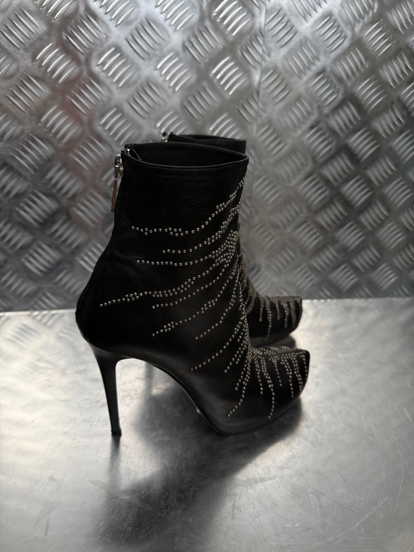 Vintage Shy leather studded ankle boots Twinkling Global