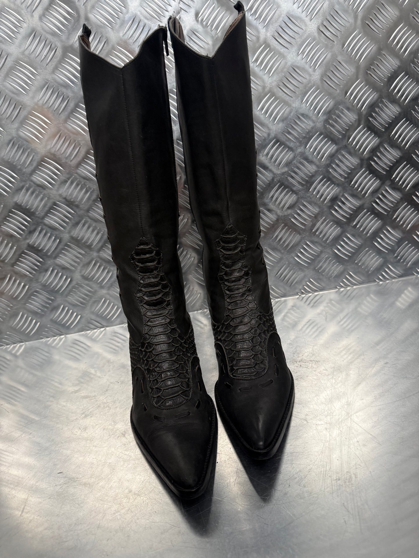 Vintage Italian Leather Cowboy Boots TWINKLING GLOBAL