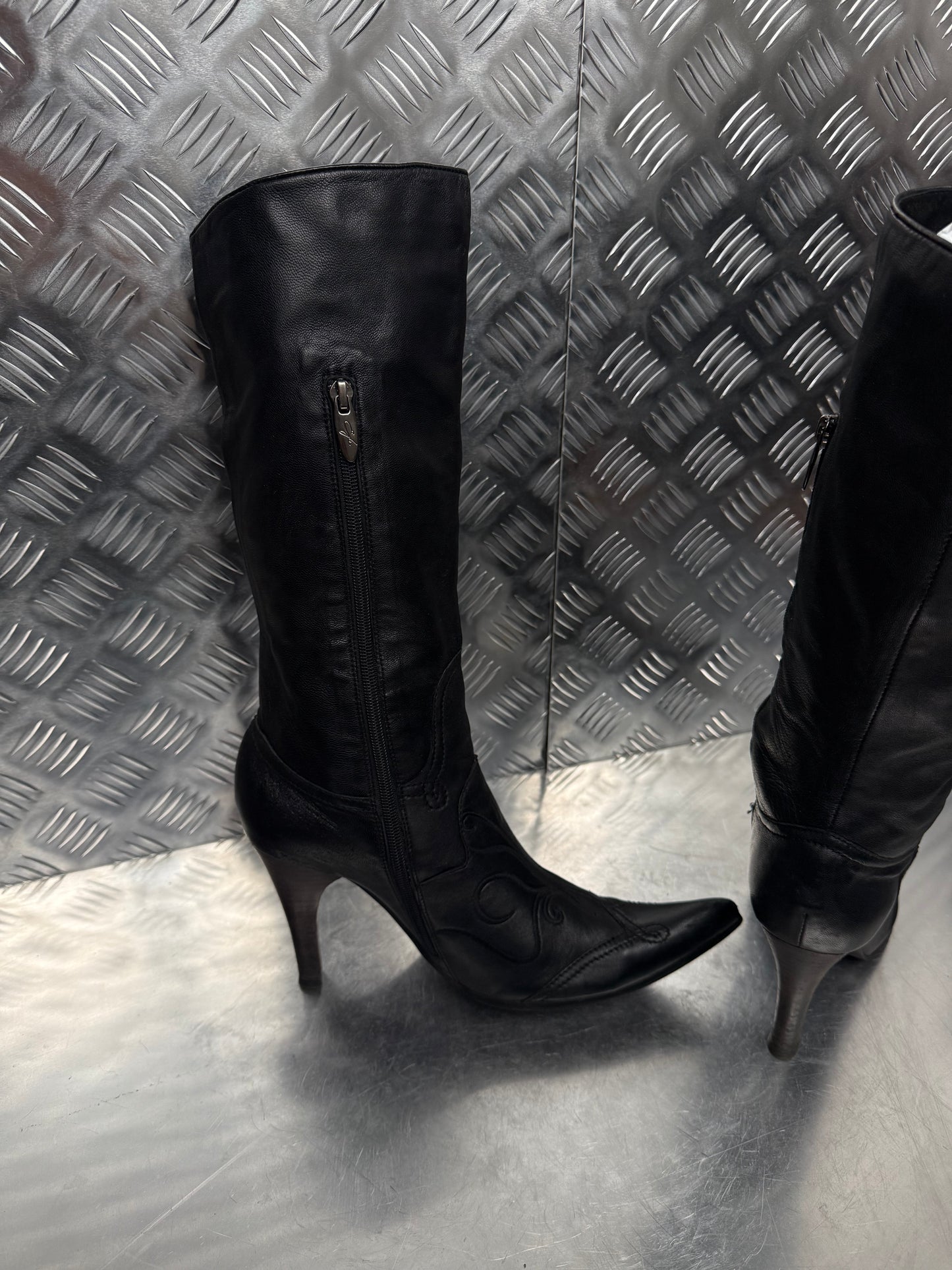 Vintage Black Leather Embroidered Boots TWINKLING GLOBAL