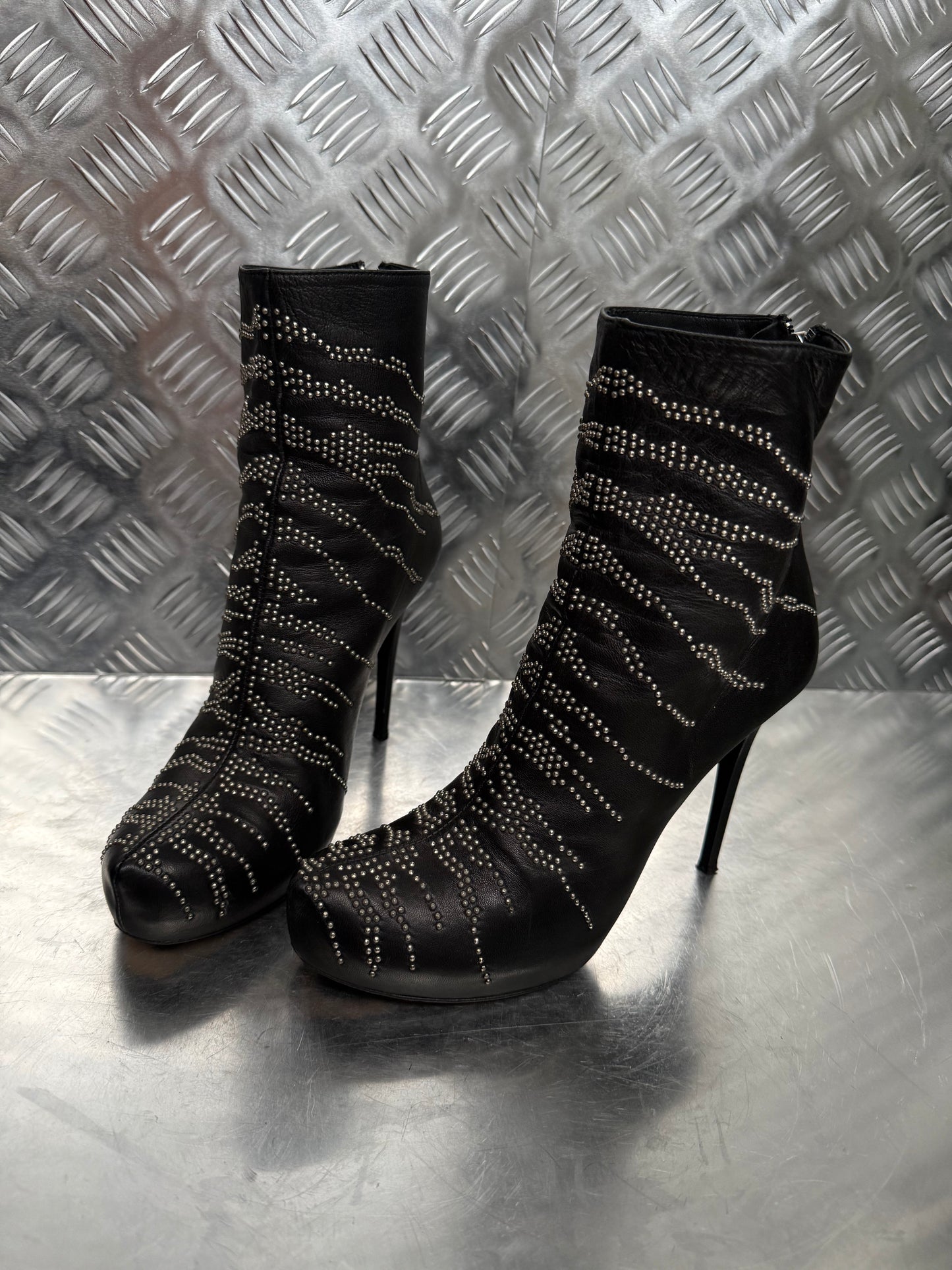 Vintage Shy leather studded ankle boots Twinkling Global