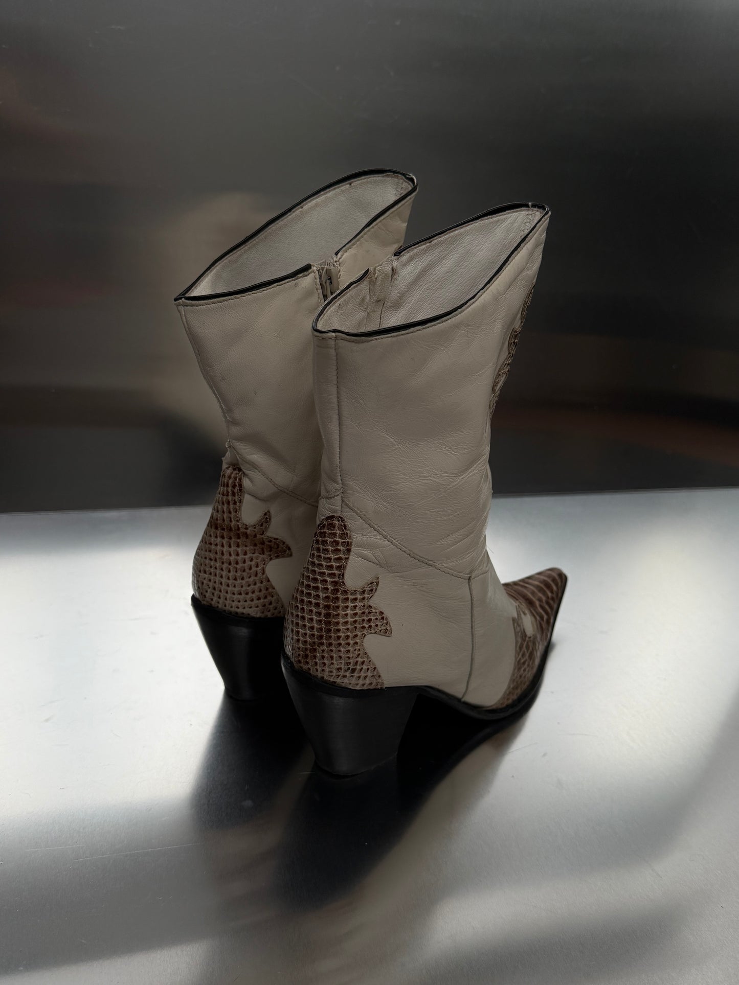Vintage Leather Cowboy Boot - TWINKLING GLOBAL