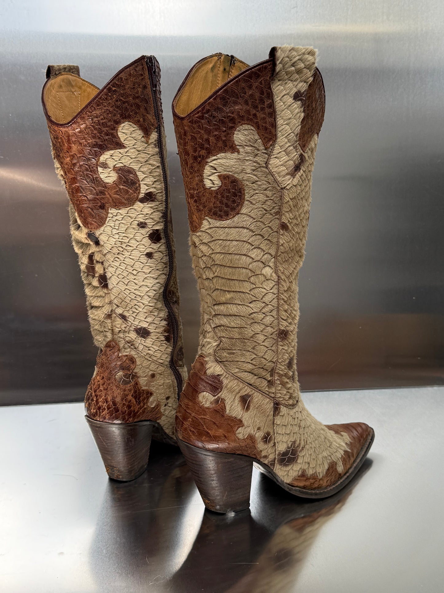 Vintage Cowboy Boots with Exterior Fur by Sandra - TWINKLING GLOBAL