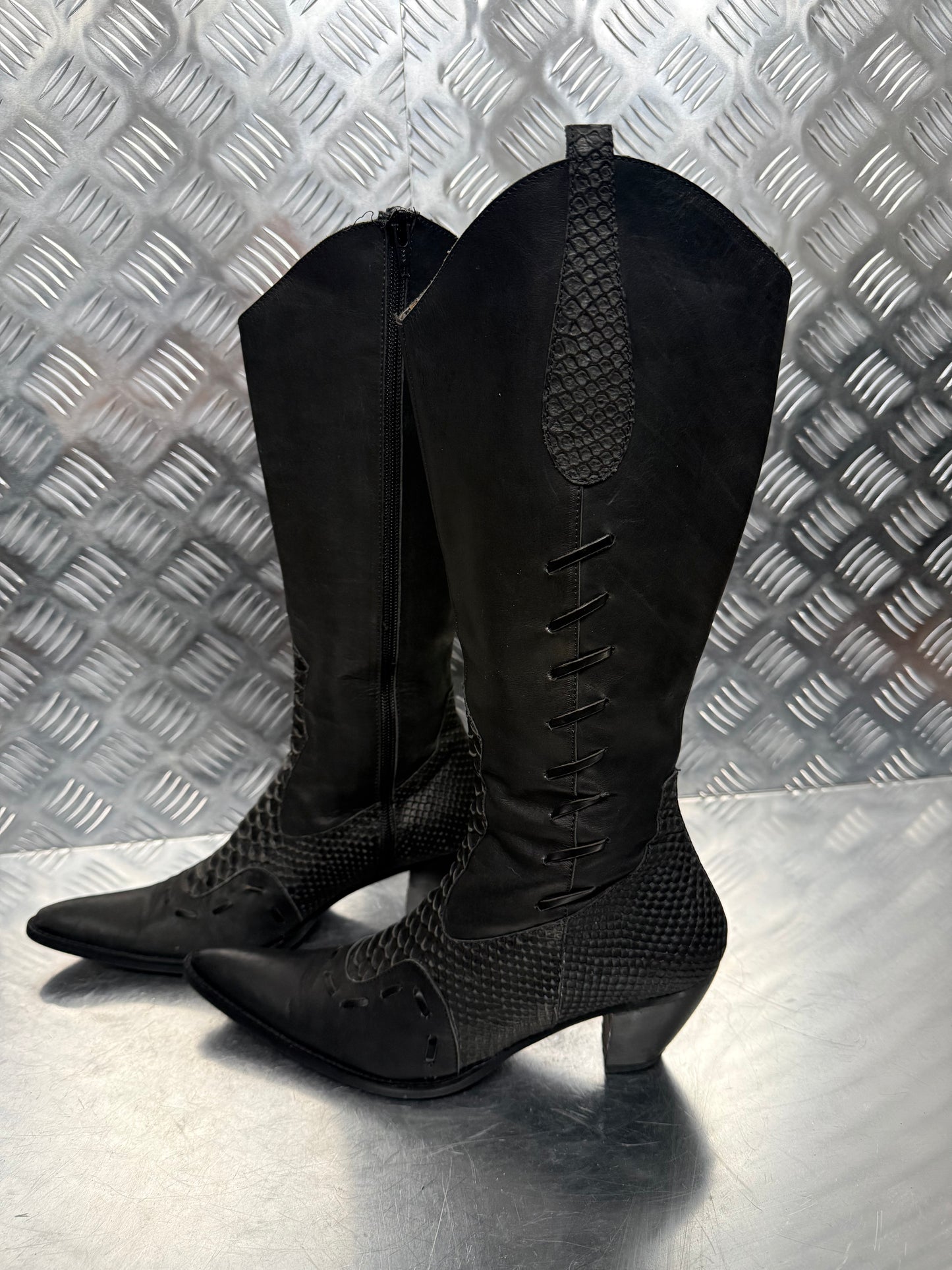 Vintage Italian Leather Cowboy Boots TWINKLING GLOBAL