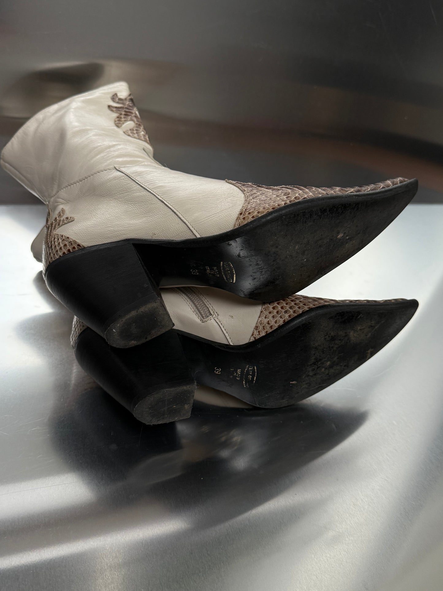 Vintage Leather Cowboy Boot - TWINKLING GLOBAL