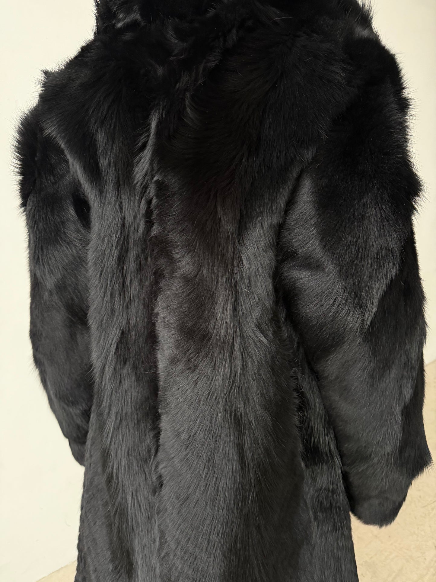 Vintage wolf fur coat TWINKLING GLOBAL