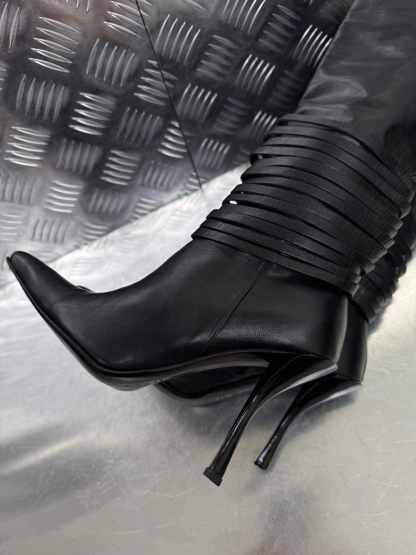 Vintage Italian black leather stiletto boots with layered detail Twinkling Global