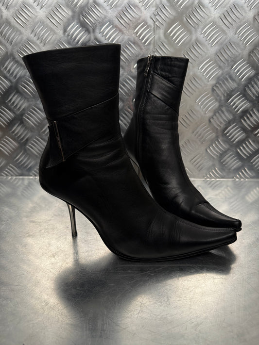 Vintage Italian leather ankle boots with metal stiletto heel TWINKLING GLOBAL