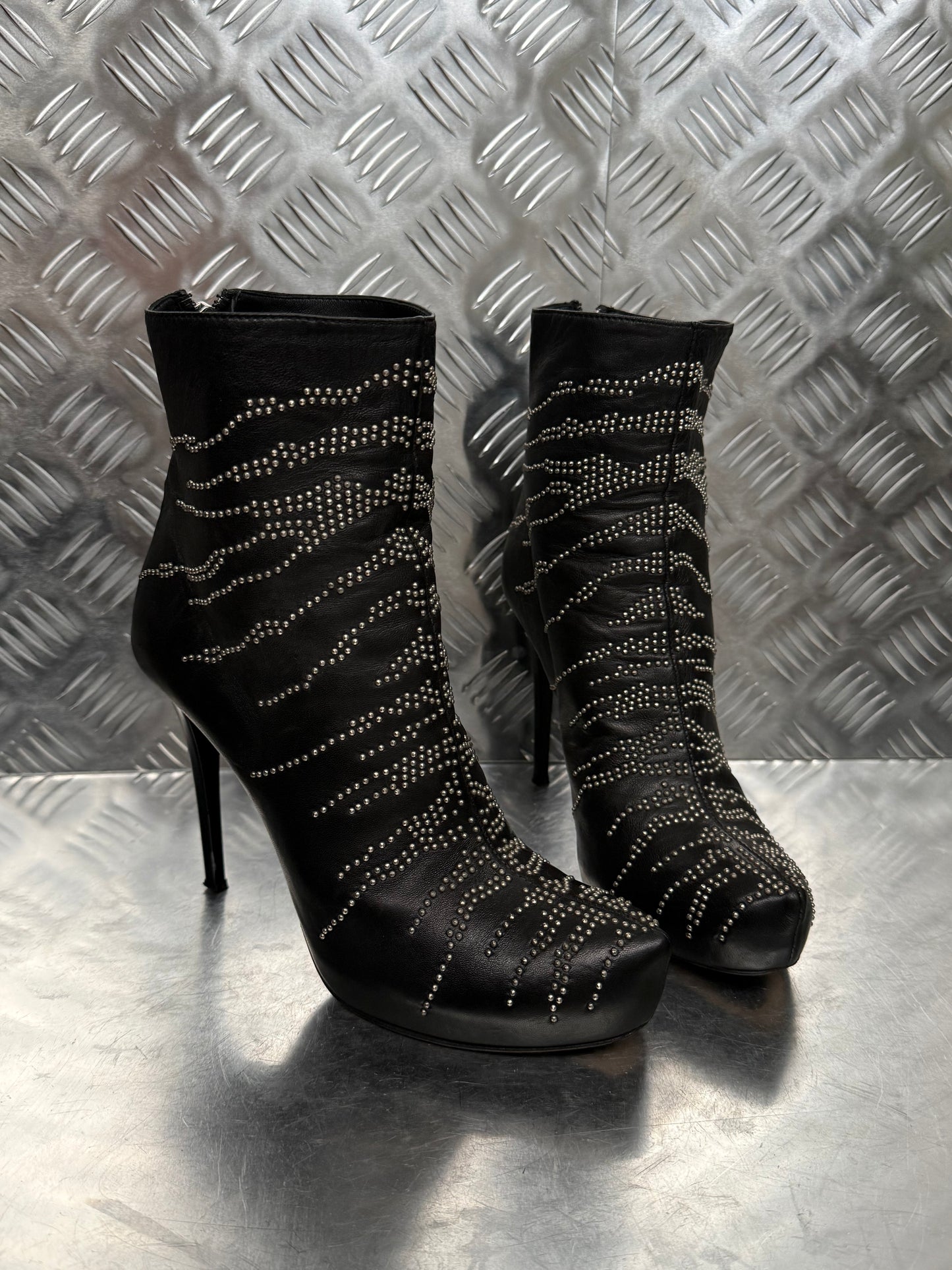 Vintage Shy leather studded ankle boots Twinkling Global