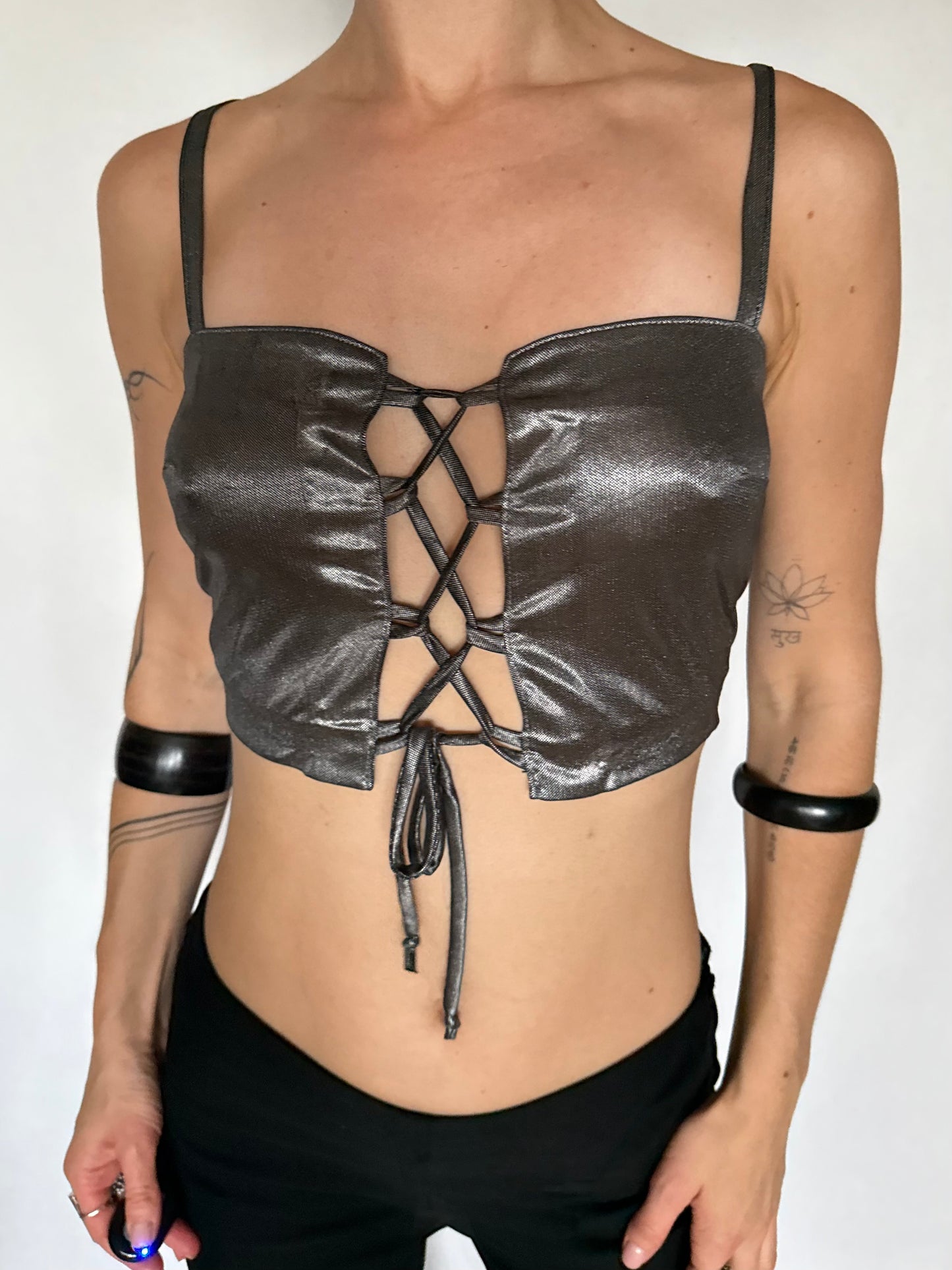 Vintage Metallic Lace-Up Crop Top – Twinkling Global