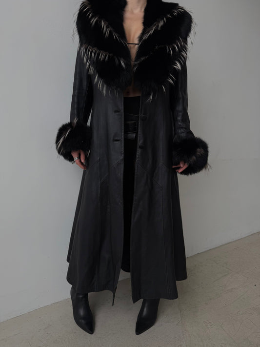Vintage genuine leather maxi coat with natural fur collar TWINKLING GLOBAL