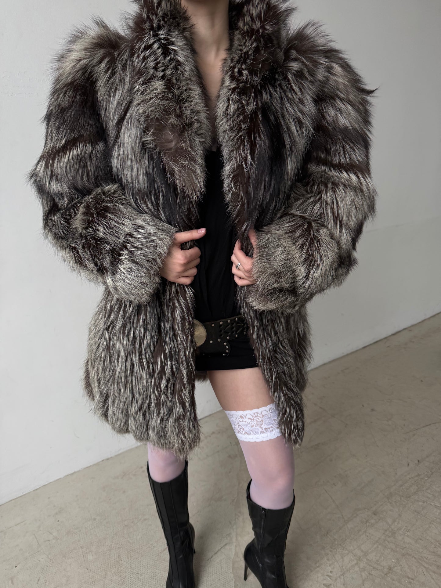 Vintage silver fox fur coat TWINKLING GLOBAL