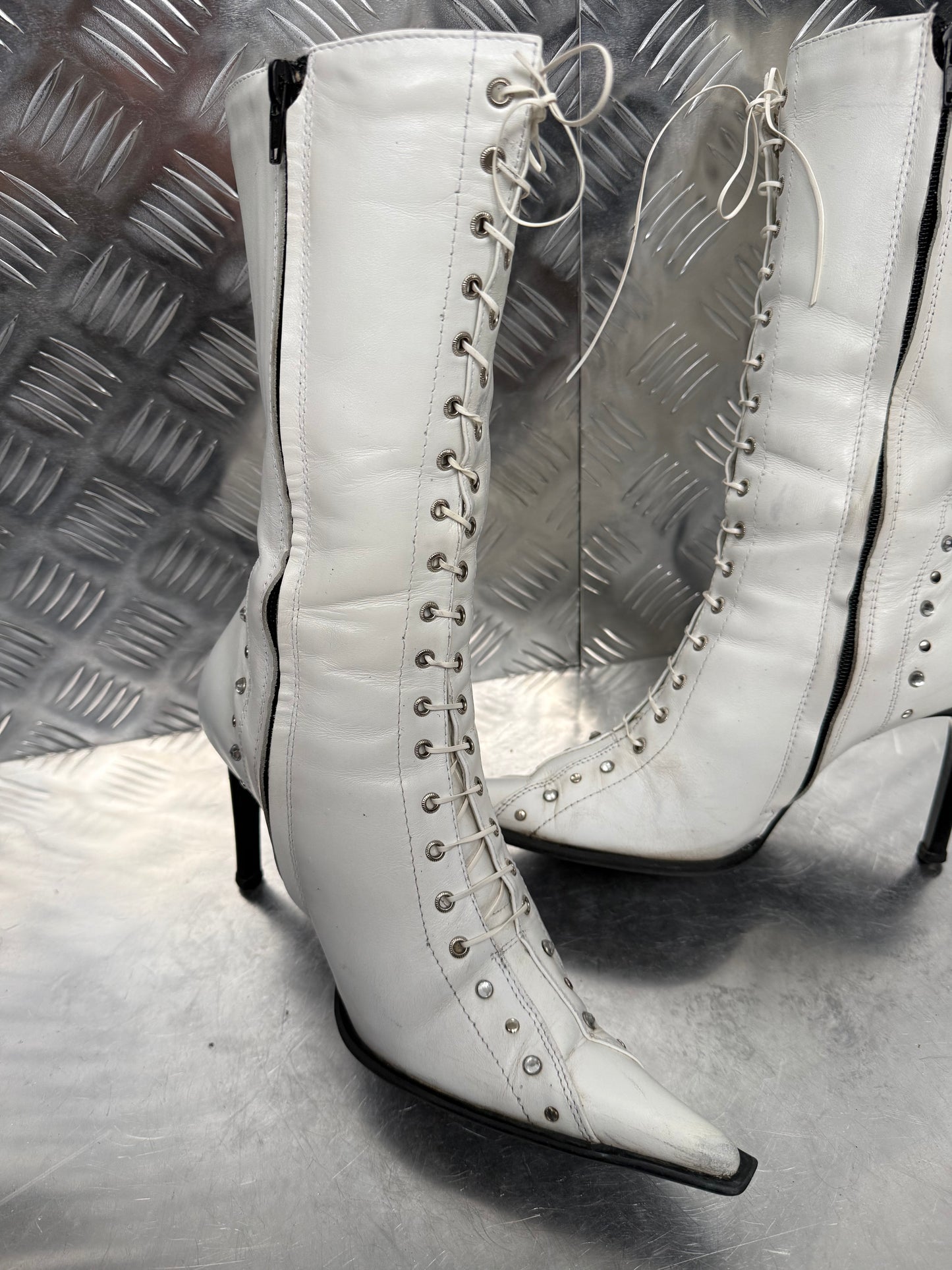 Vintage White Leather Lace-Up Heeled Boots TWINKLING GLOBAL