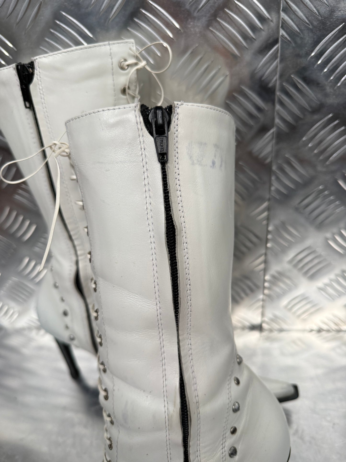 Vintage White Leather Lace-Up Heeled Boots TWINKLING GLOBAL