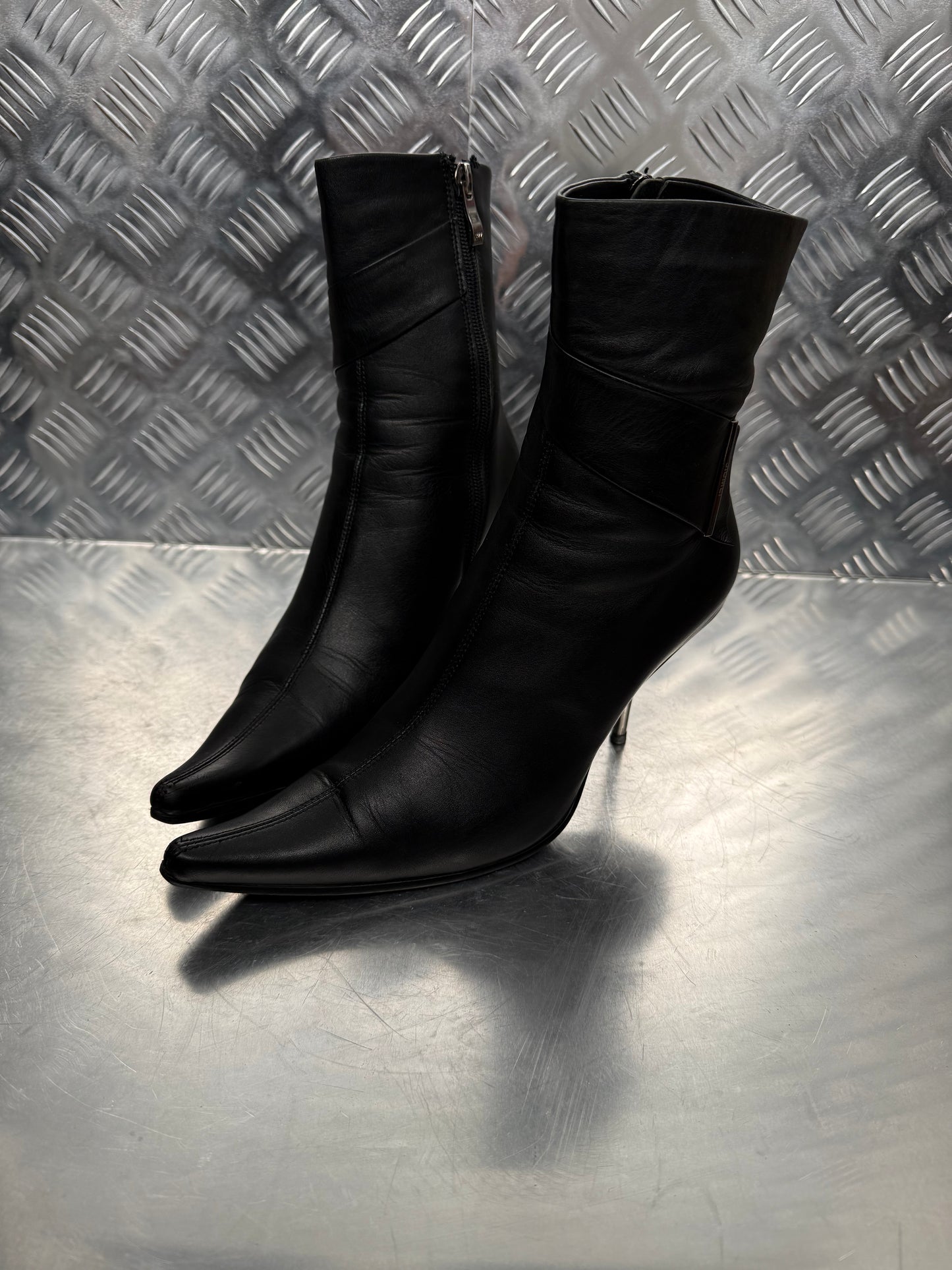 Vintage Italian leather ankle boots with metal stiletto heel TWINKLING GLOBAL