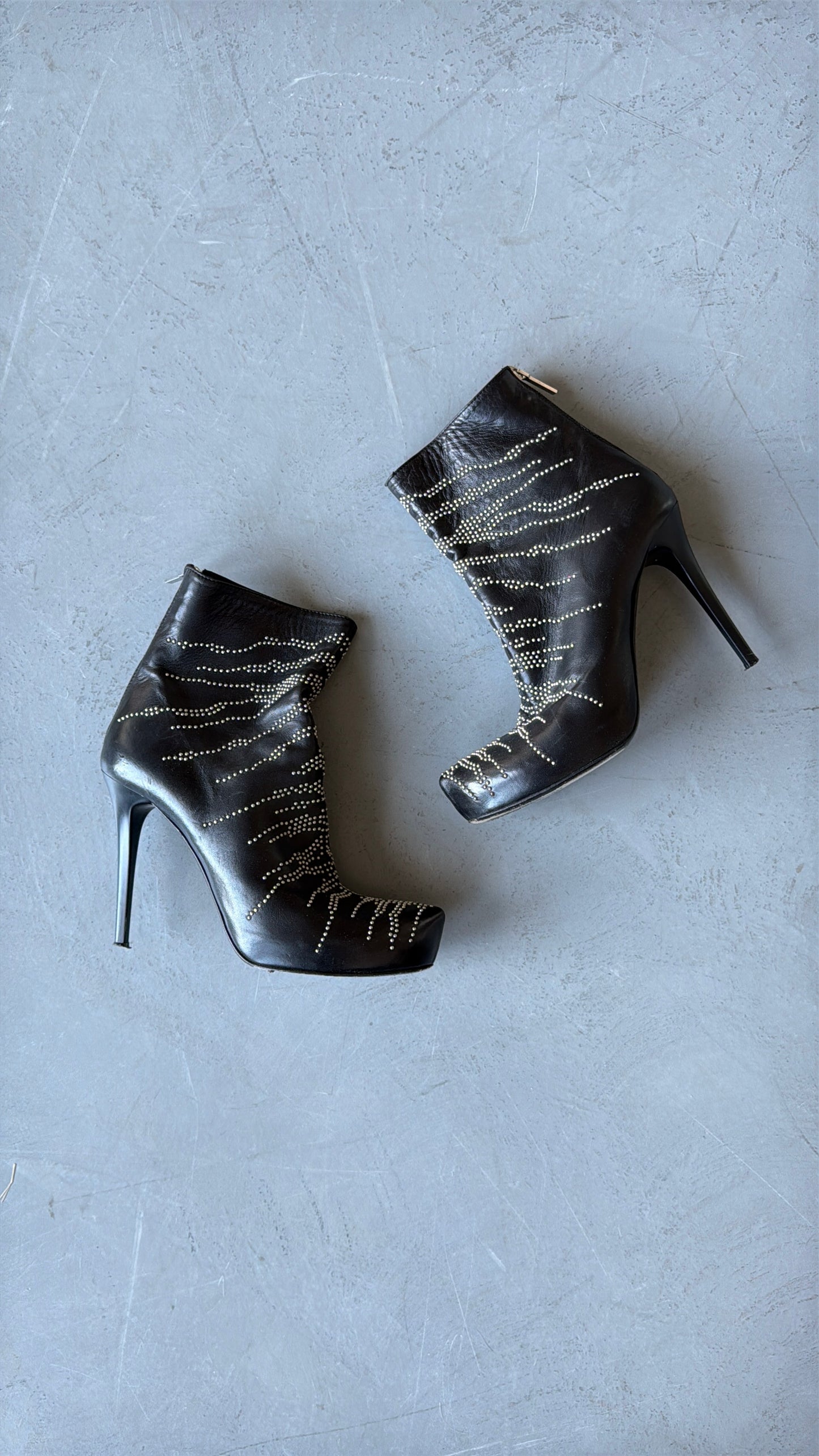 Vintage Shy leather studded ankle boots Twinkling Global