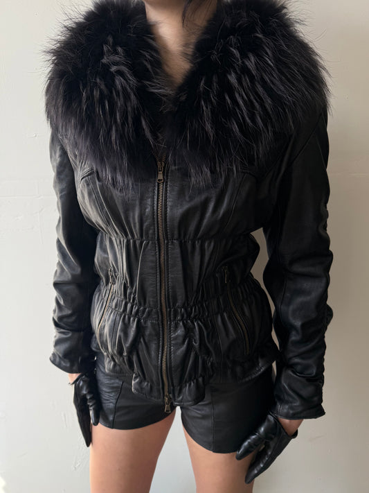 Vintage leather jacket with natural fur collar TWINKLING GLOBAL