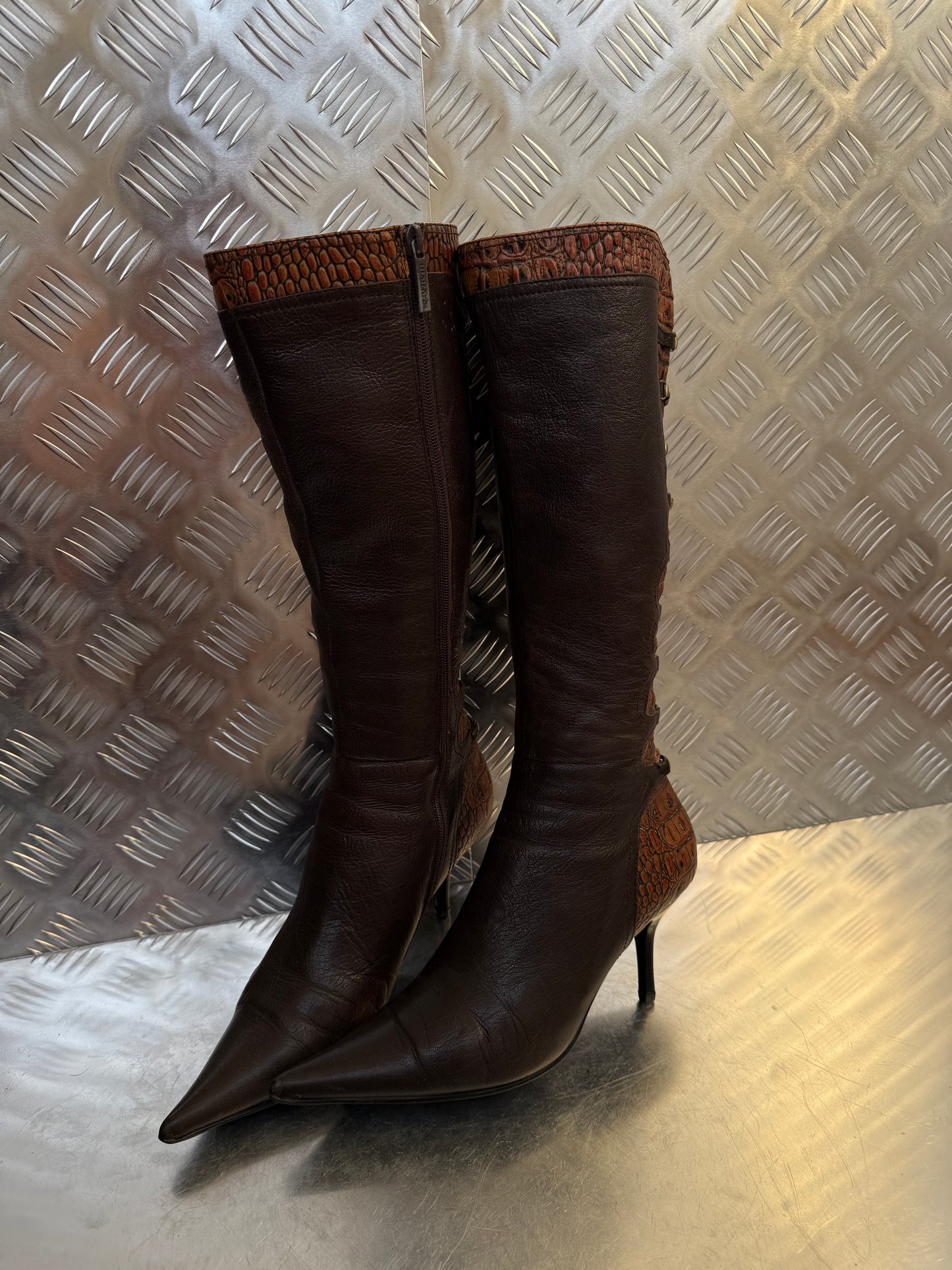 Vintage brown leather high-heel boots with croc-effect trim Twinkling Global
