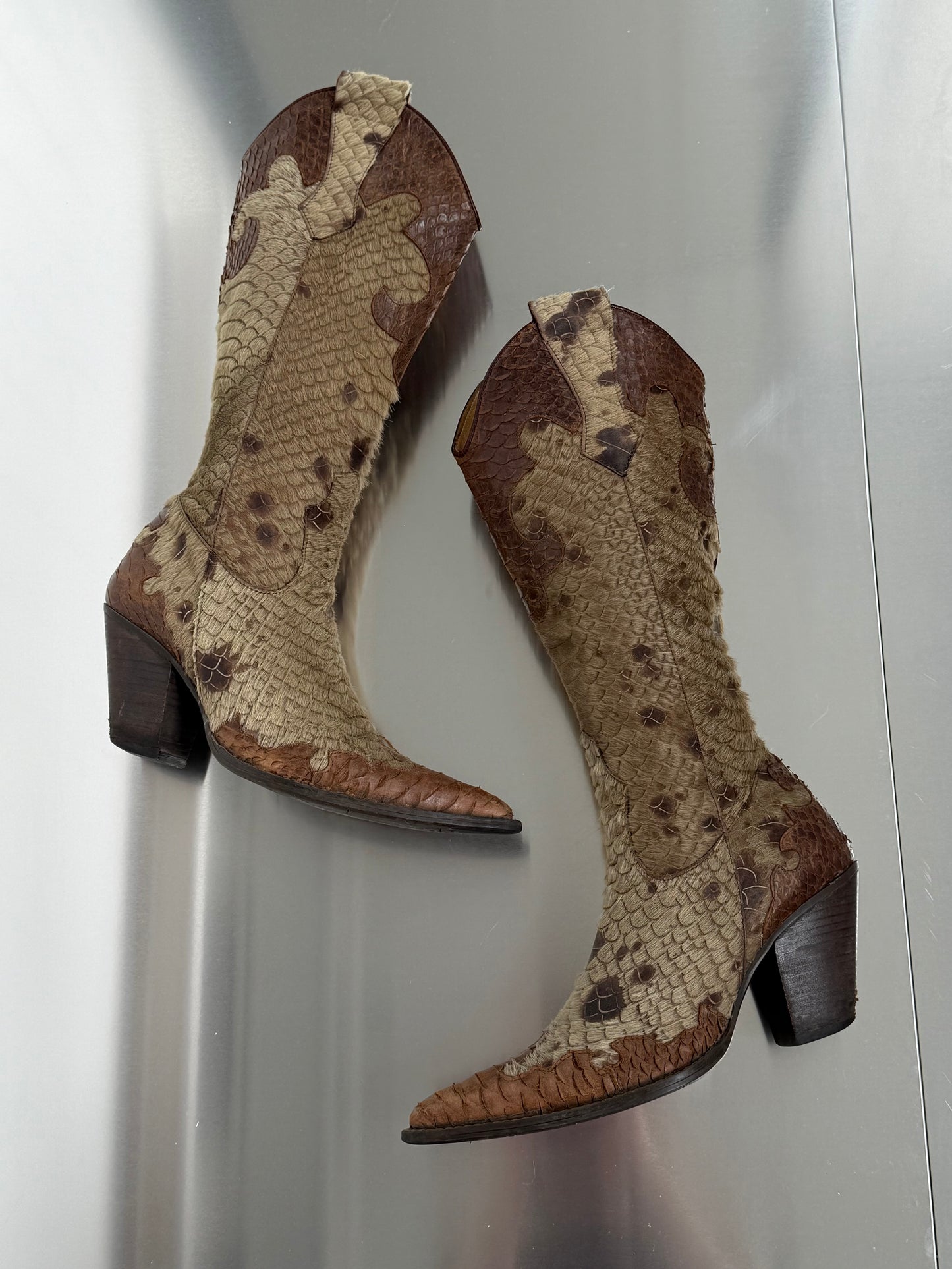 Vintage Cowboy Boots with Exterior Fur by Sandra - TWINKLING GLOBAL
