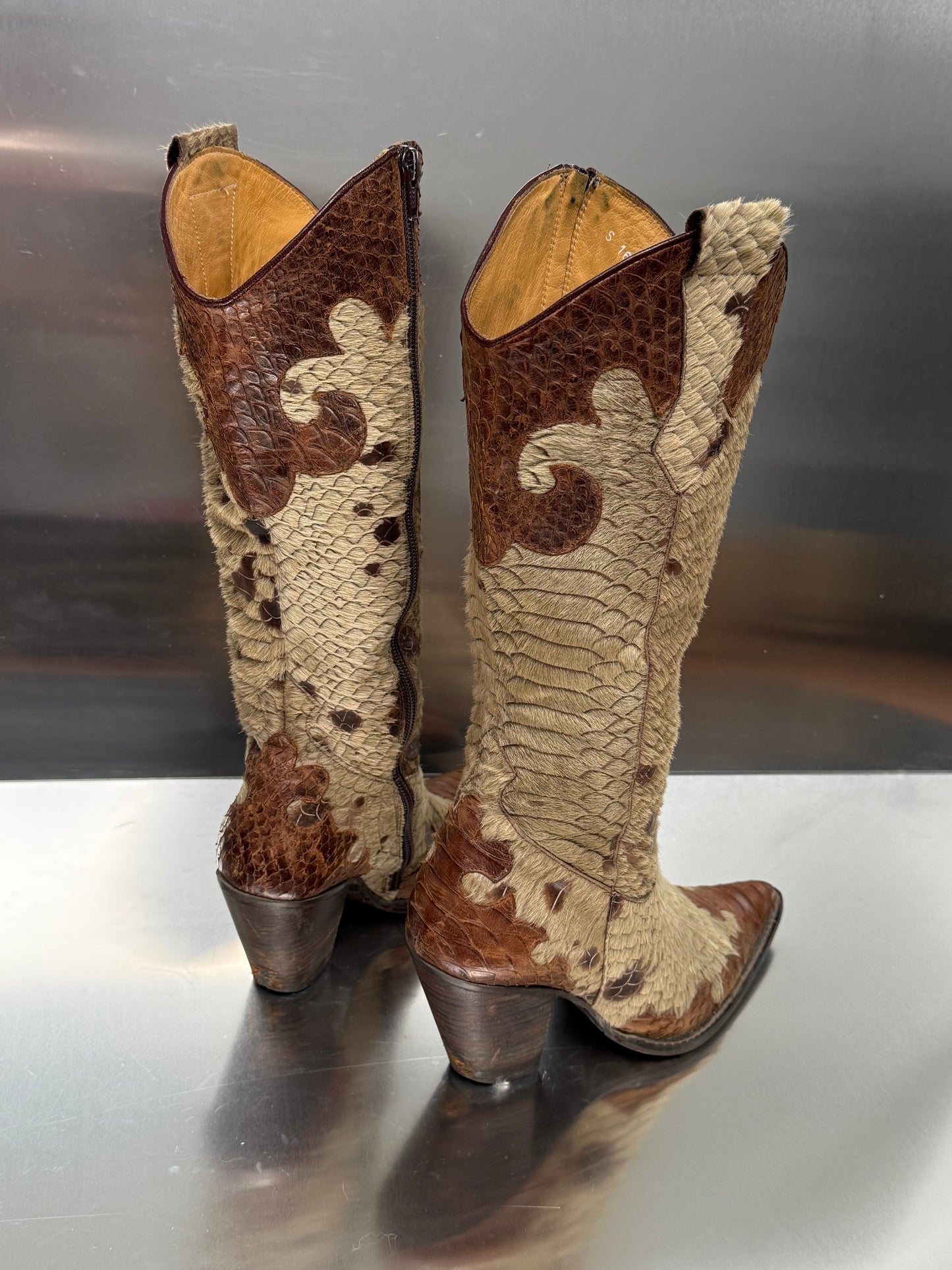 Vintage Cowboy Boots with Exterior Fur by Sandra - TWINKLING GLOBAL