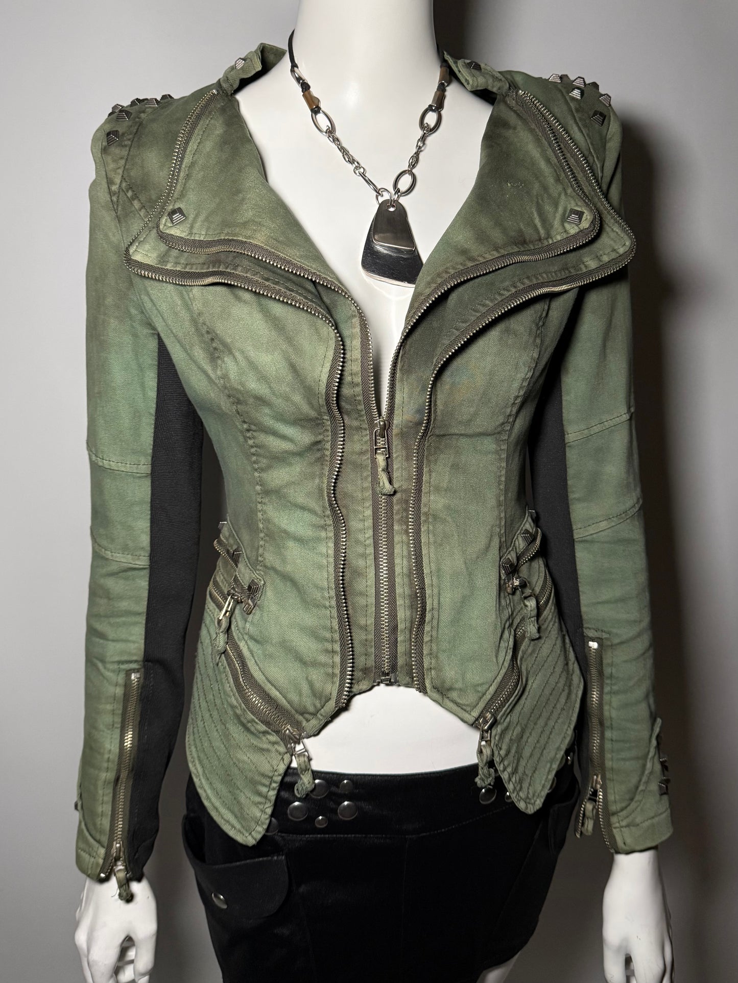 Vintage fitted denim jacket with structured shoulders Twinkling Global