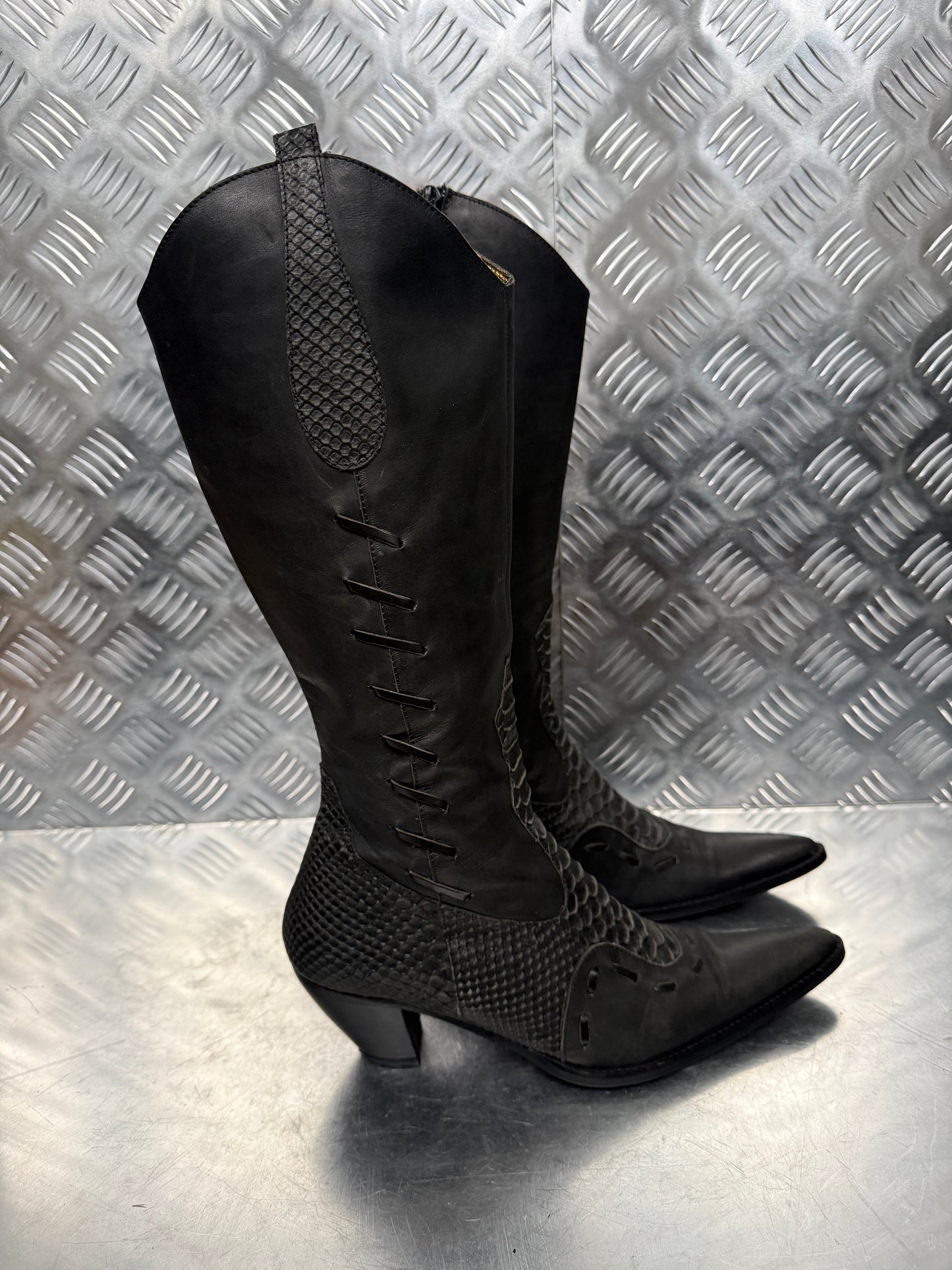 Vintage Italian Leather Cowboy Boots TWINKLING GLOBAL