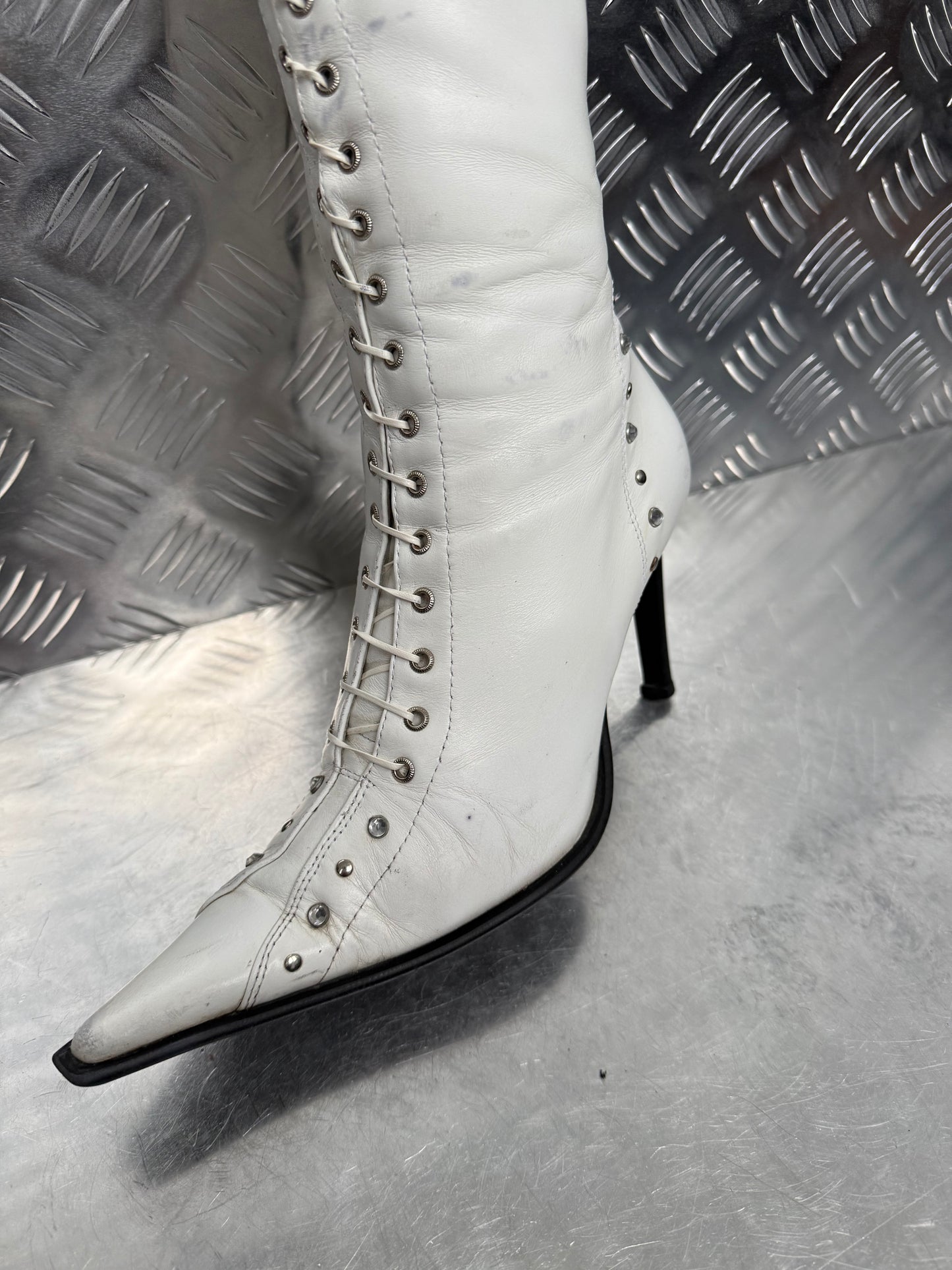 Vintage White Leather Lace-Up Heeled Boots TWINKLING GLOBAL