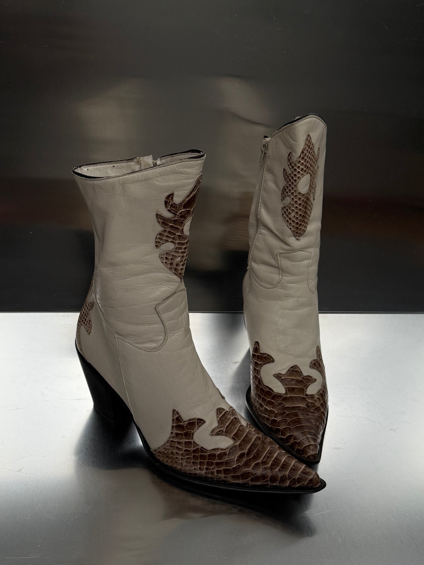 Vintage Leather Cowboy Boot - TWINKLING GLOBAL