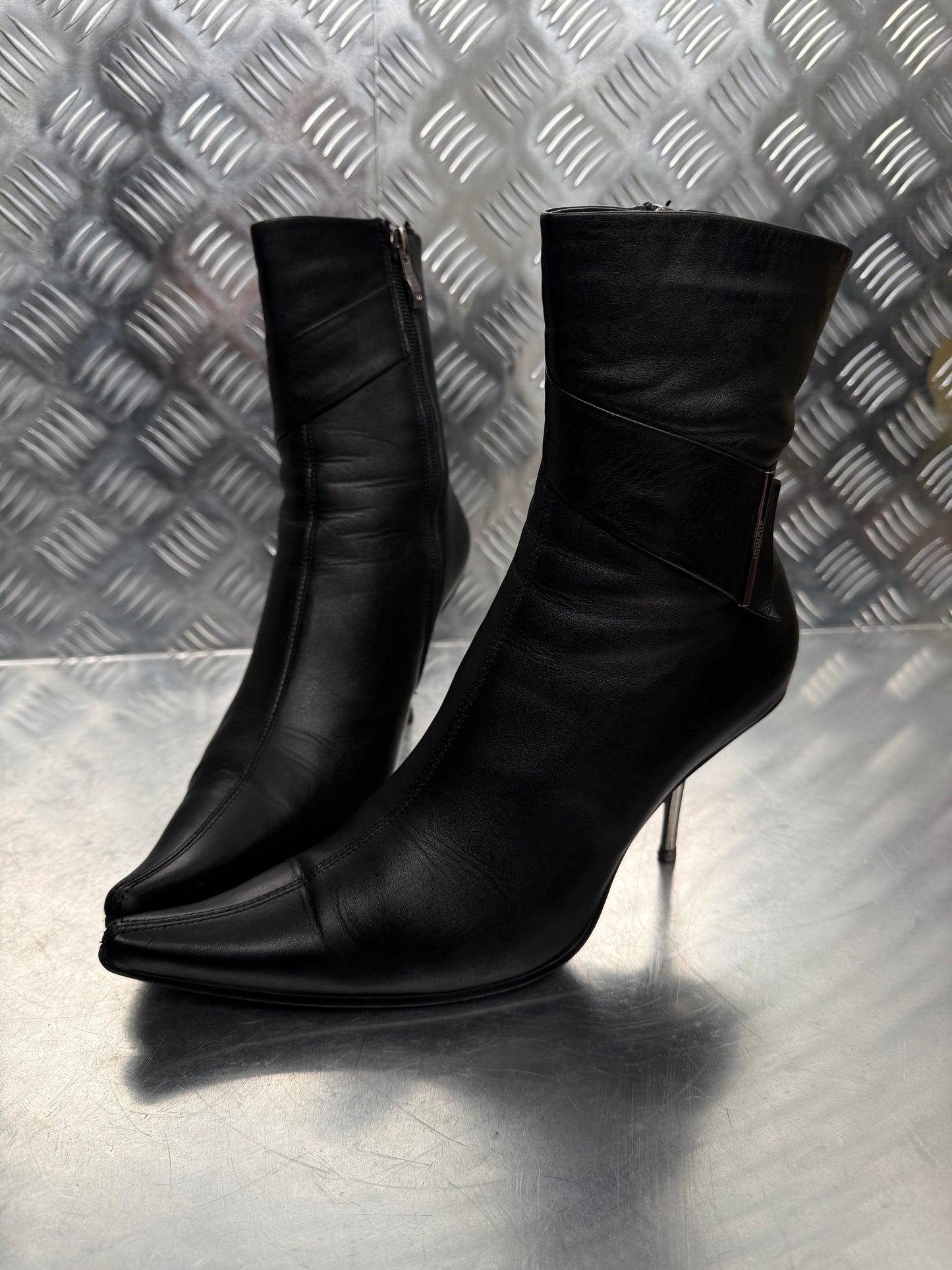 Vintage Italian leather ankle boots with metal stiletto heel TWINKLING GLOBAL