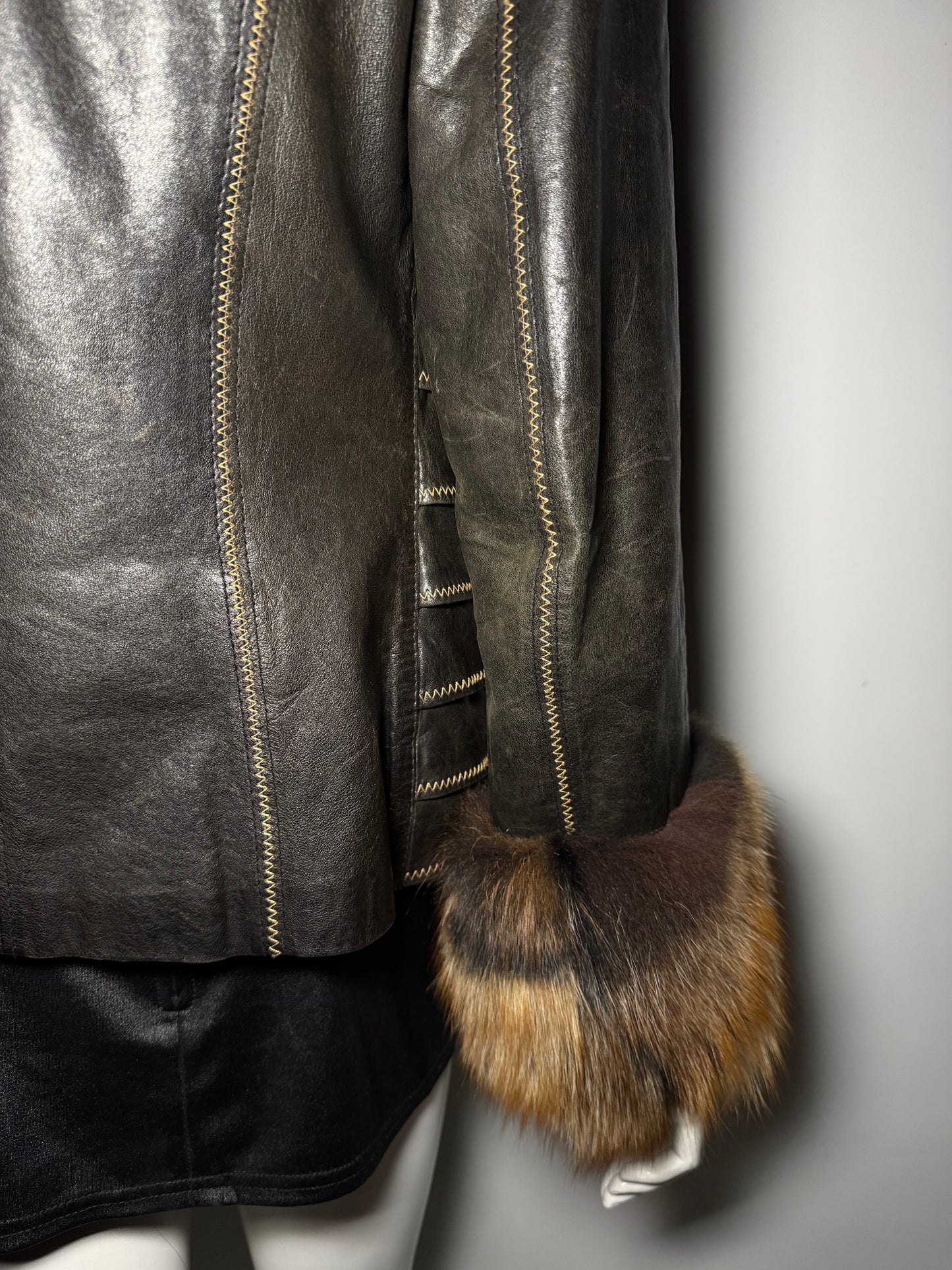Vintage Leather Jacket with Natural Fur TWINKLING GLOBAL