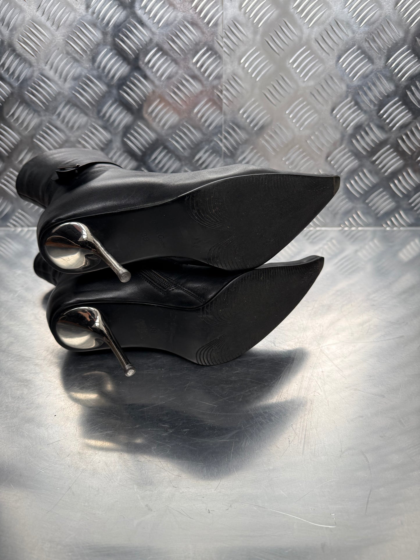 Vintage Italian leather ankle boots with metal stiletto heel TWINKLING GLOBAL