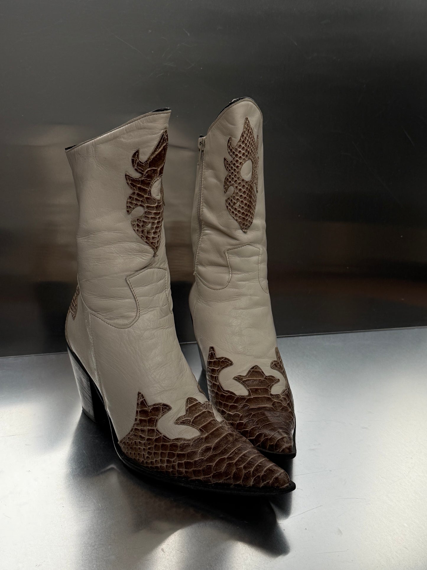 Vintage Leather Cowboy Boot - TWINKLING GLOBAL