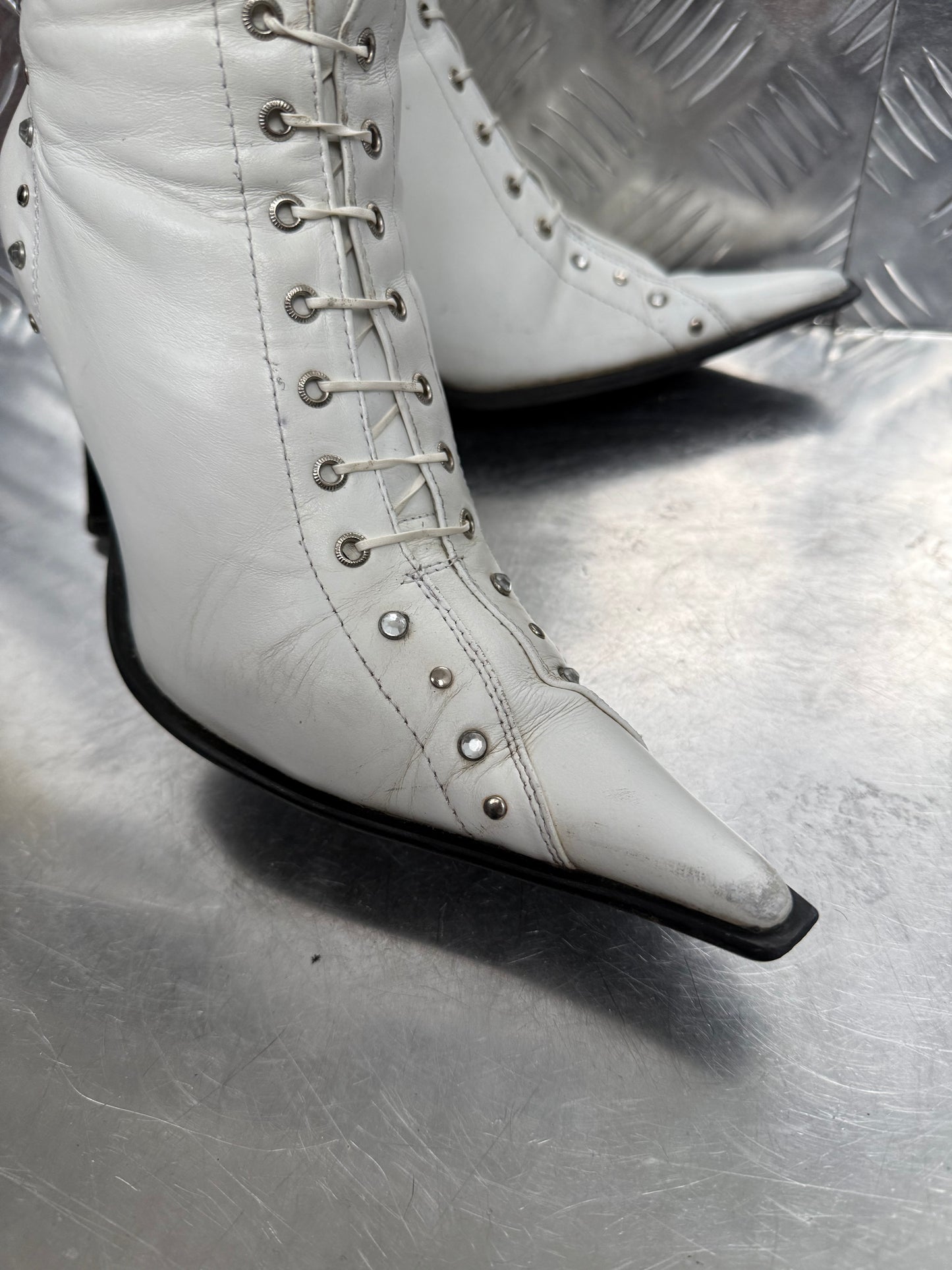 Vintage White Leather Lace-Up Heeled Boots TWINKLING GLOBAL