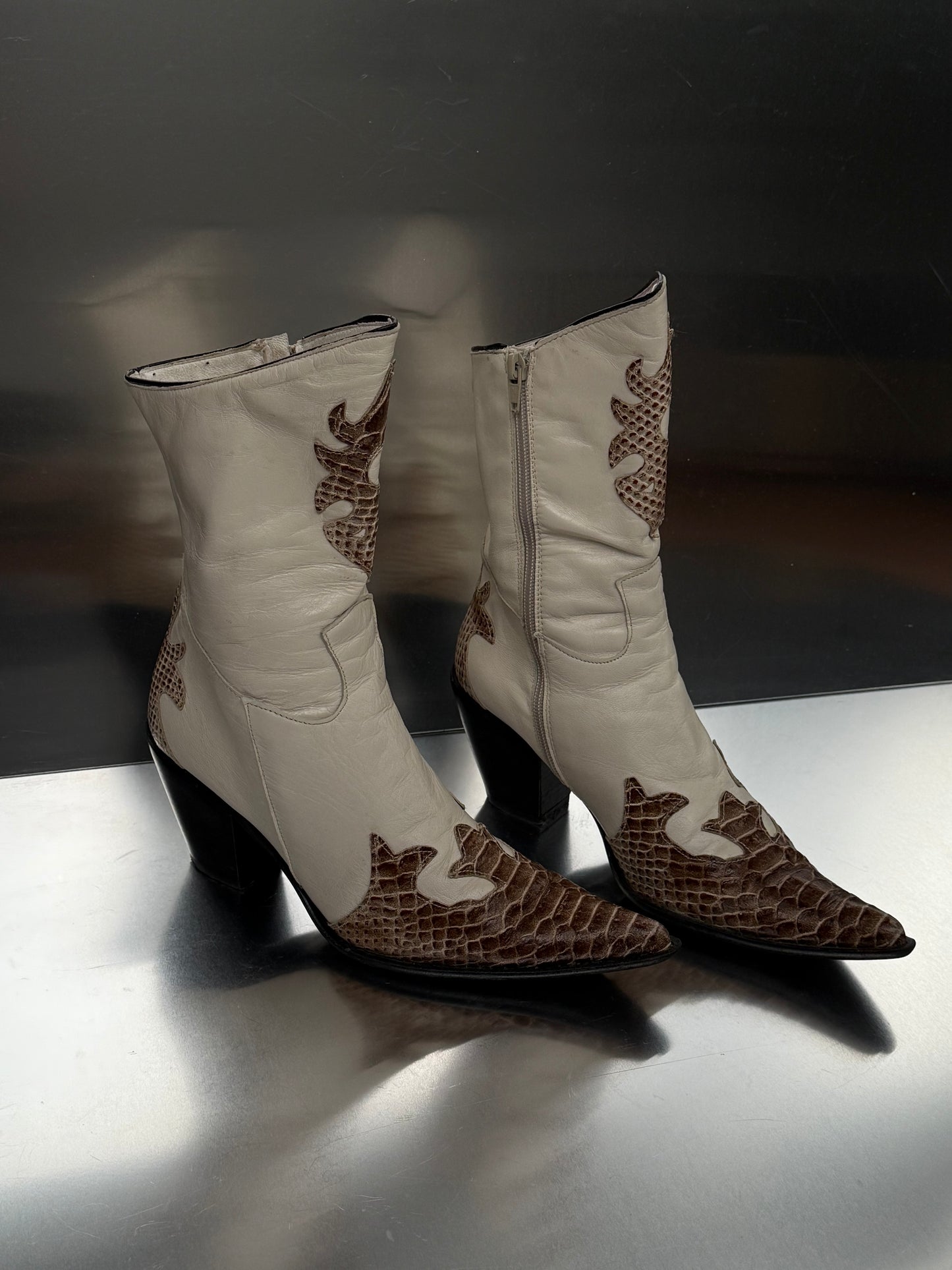 Vintage Leather Cowboy Boot - TWINKLING GLOBAL