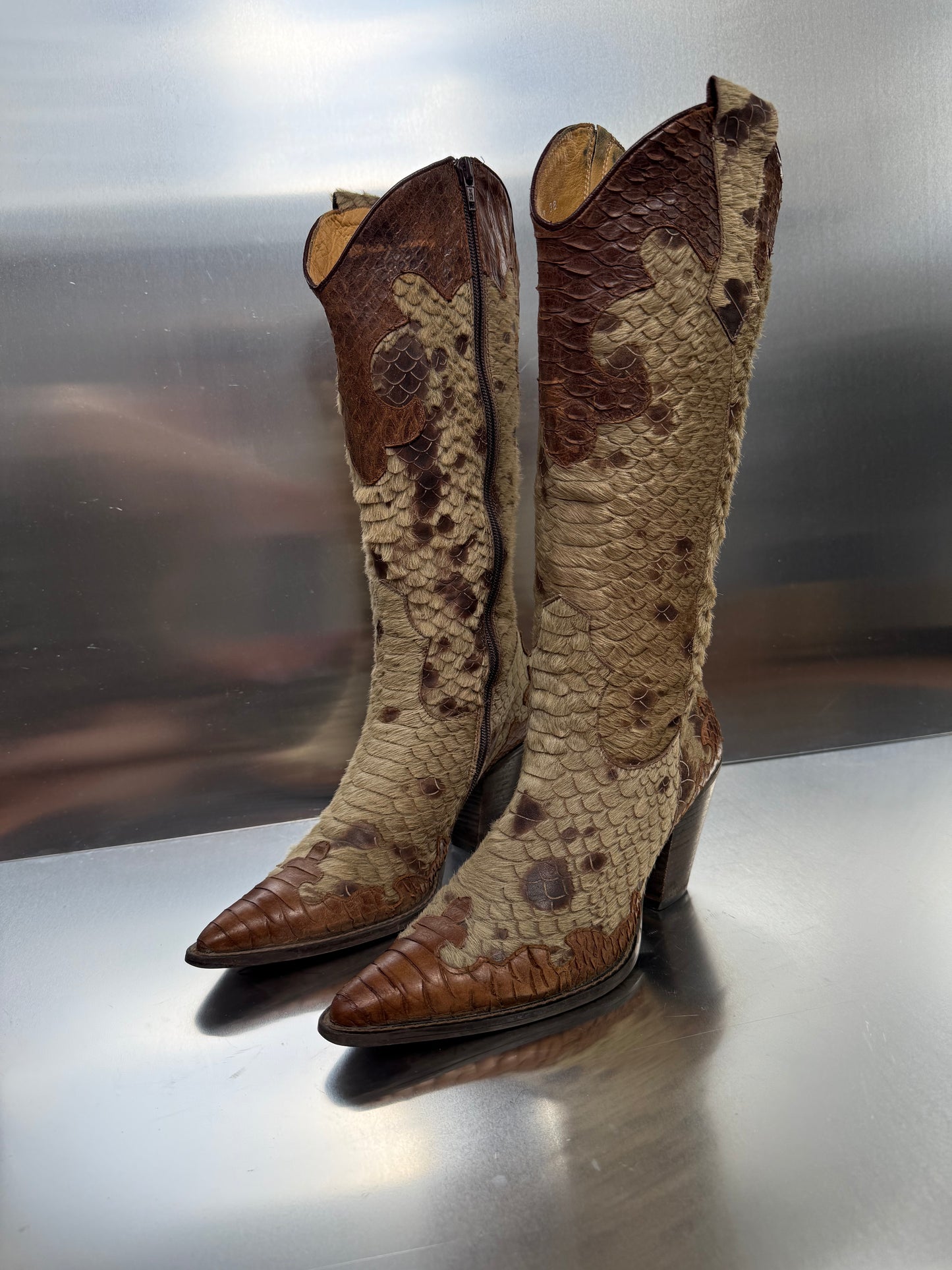 Vintage Cowboy Boots with Exterior Fur by Sandra - TWINKLING GLOBAL
