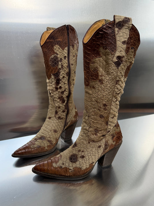 Vintage Cowboy Boots with Exterior Fur by Sandra - TWINKLING GLOBAL