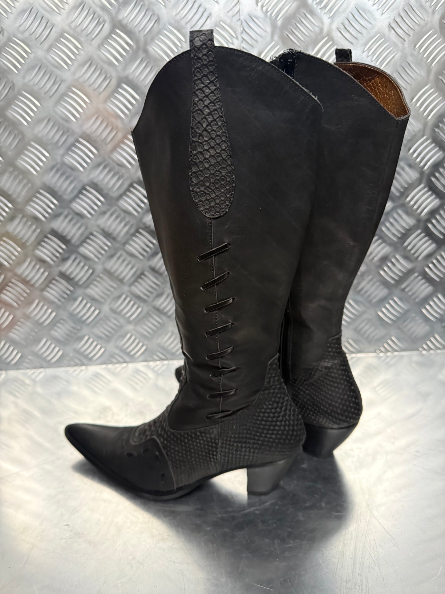 Vintage Italian Leather Cowboy Boots TWINKLING GLOBAL