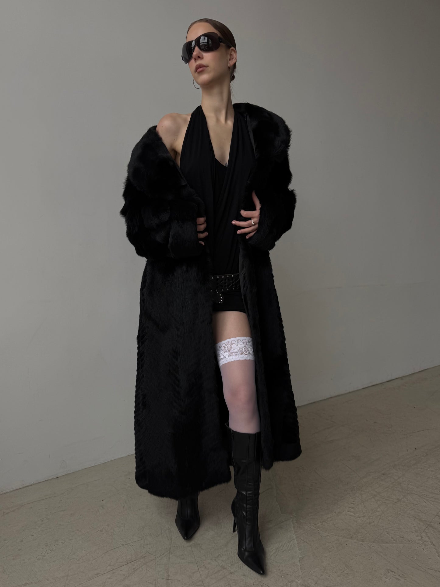 Luxurious vintage natural wolf fur coat with a full-length dramatic silhouette TWINKLING GLOBAL