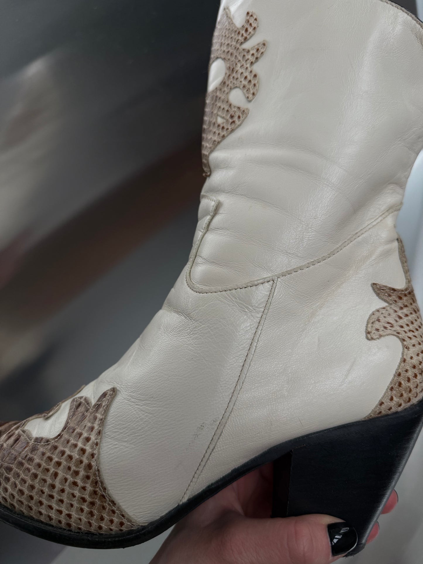 Vintage Leather Cowboy Boot - TWINKLING GLOBAL