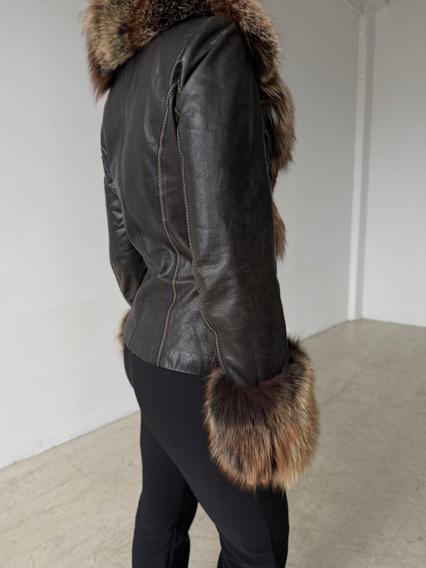 Vintage Leather Jacket with Natural Fur TWINKLING GLOBAL
