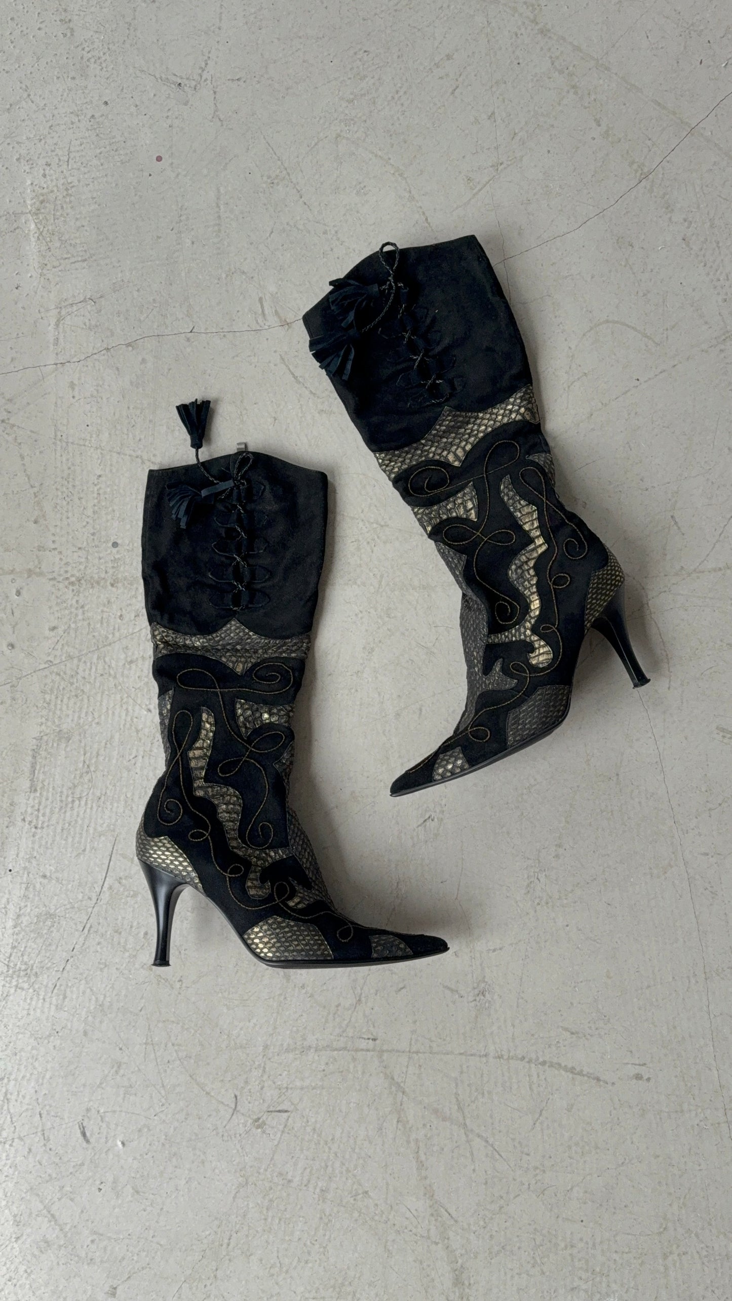 Vintage Italian Black Suede Embroidered Heeled Boots TWINKLING GLOBAL