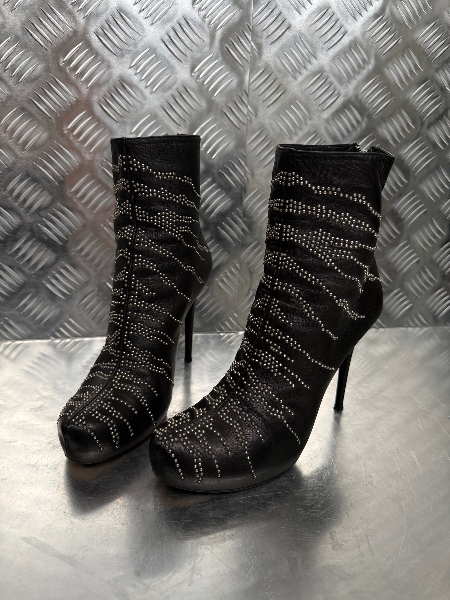 Vintage Shy leather studded ankle boots Twinkling Global