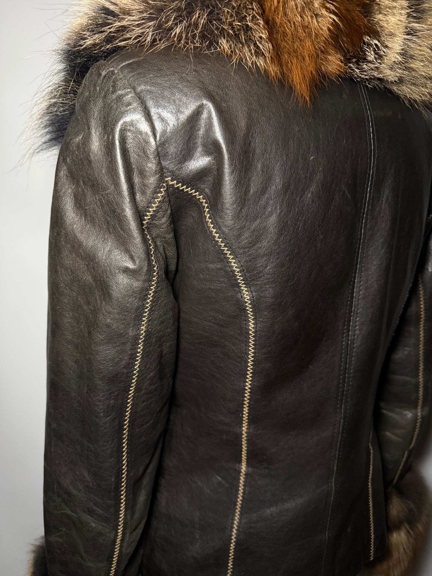 Vintage Leather Jacket with Natural Fur TWINKLING GLOBAL
