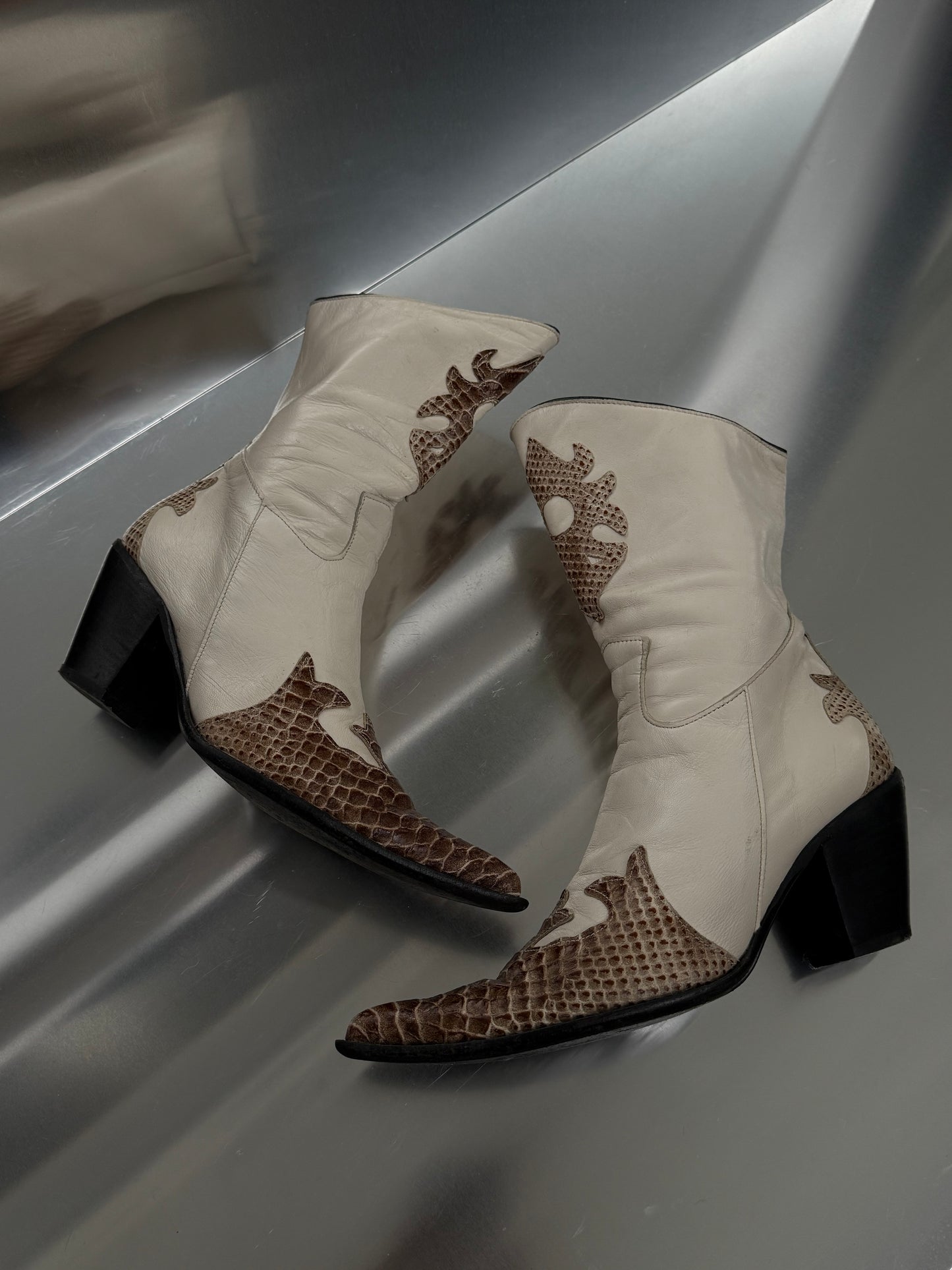 Vintage Leather Cowboy Boot - TWINKLING GLOBAL