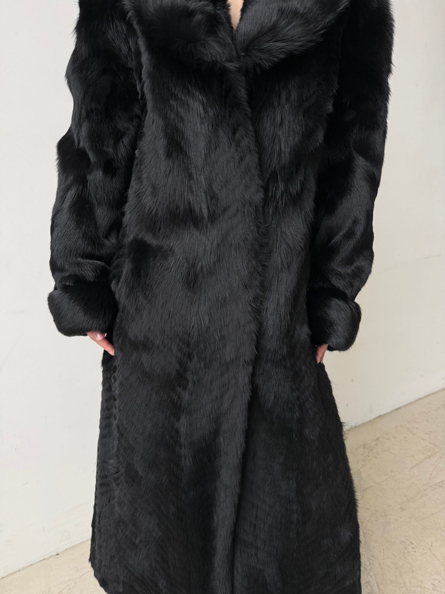Luxurious vintage natural wolf fur coat with a full-length dramatic silhouette TWINKLING GLOBAL
