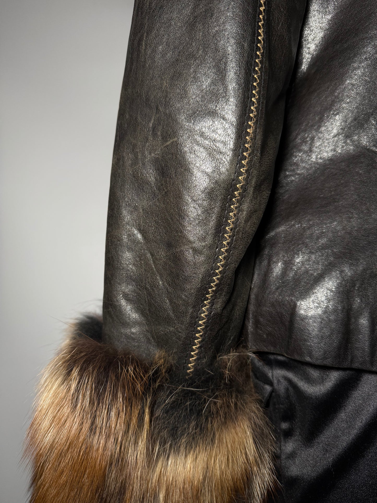 Vintage Leather Jacket with Natural Fur TWINKLING GLOBAL